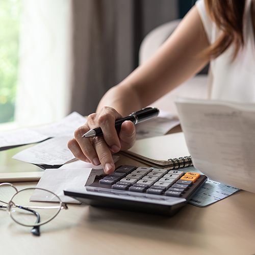 Patient in Dallas calculating dental insurance prices